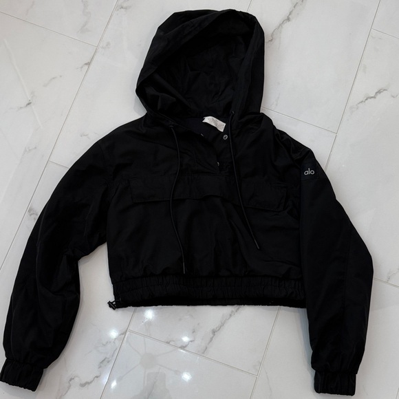ALO Yoga Jackets & Blazers - ALO Yoga Black crop rain Jacket pullover size xs